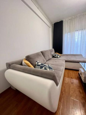 Red Forest Retreat 2 Rooms Flat